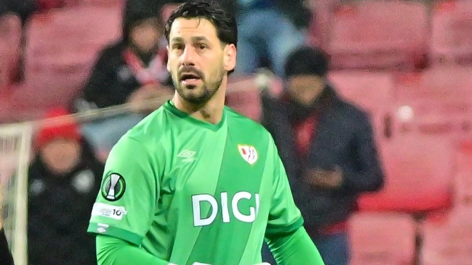 Augusto Batalla en Turquia, lider de un Rayo Vallecano que va por la Conference. foto: @uefa.