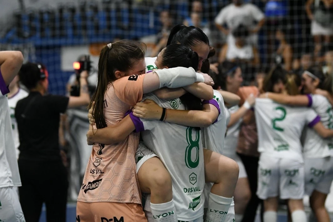 Foto: Ferro venció a 17 de Agosto por 3-1 y se clasificó a la final, que se jugará en el Roberto Pando