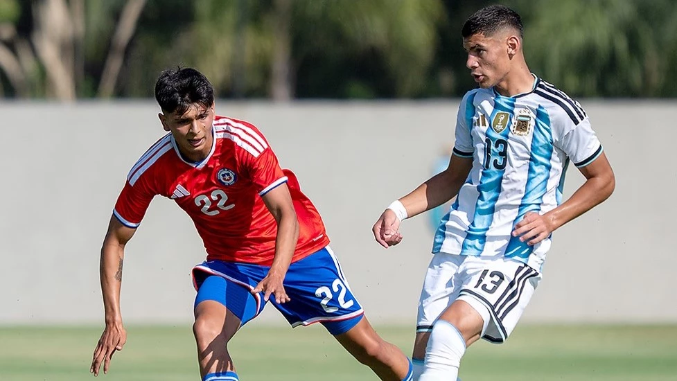 Mateo Mendizábal, defensor de Banfield y la Selección juvenil. Foto: @Argentina