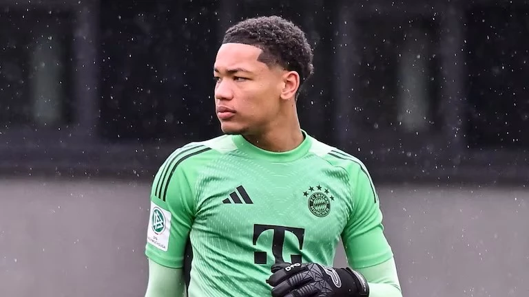 &nbsp;Leonard Prescott de 16 años.