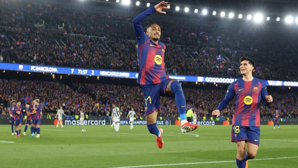 El brasileño Raphinha responsable de un doblete en la victoria del Barsa. foto: @uefa.