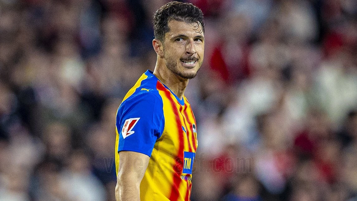 Guido Rodríguez, dueño del mediocampo de un Valencia que crece. foto: @laliga.