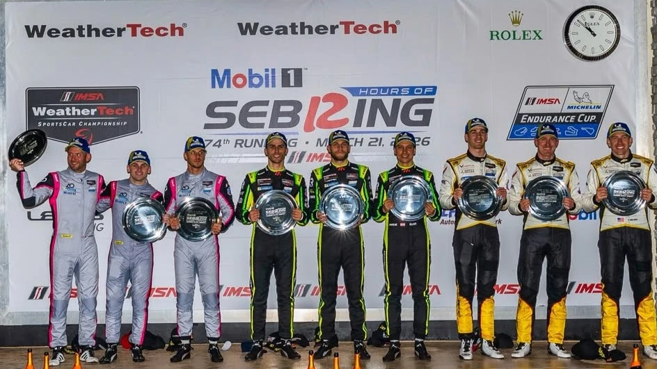 Nico Varrone en el podio. Foto: Pratt Miller Motorsports