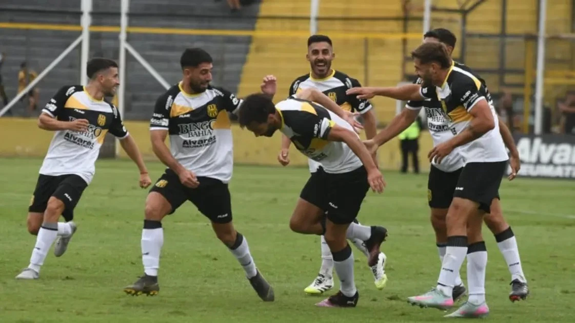 Foto: Olimpo de Bahía Blanca debutó en el Federal A con un triunfo sobre Alvarado en su estadio. Foto: prensa Olimpo
