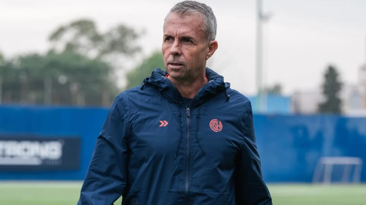 Álvarez dejó de ser el DT de San Lorenzo (Foto: X@SanLorenzo).