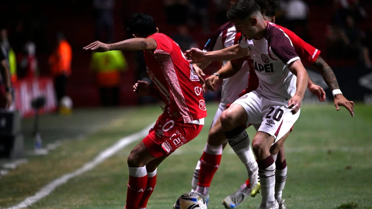 Foto: Entre dos de los equipos que mejor juegan en el fútbol nacional esta vez Argentinos prevaleció sobre Lanús.