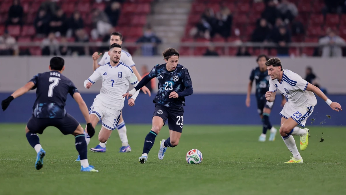 Foto: X Paraguay. Matías Galarza conduce al equipo de Alfaro que le ganó 1-0 a Grecia