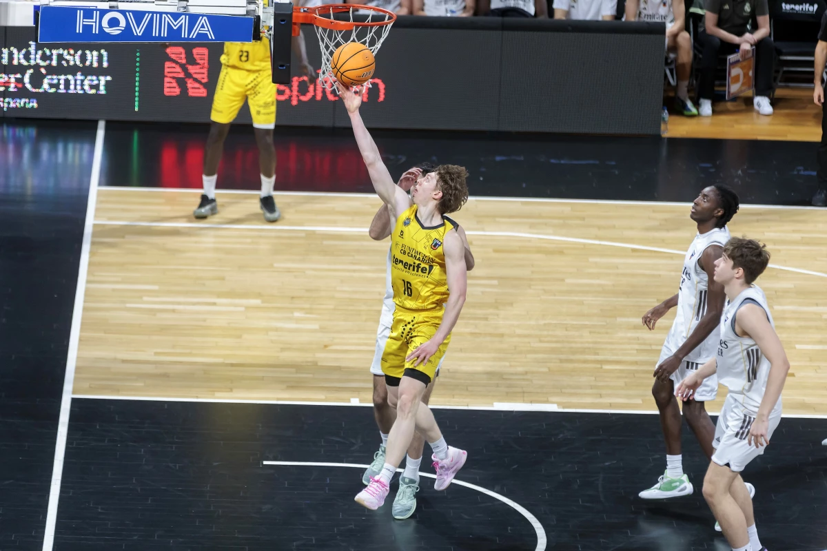 Foto:@CB1939Canarias. El argentino Dylan Bordón, con 26 puntos y 4 rebotes, brilló otra vez en la Liga U22 del básquetbol español