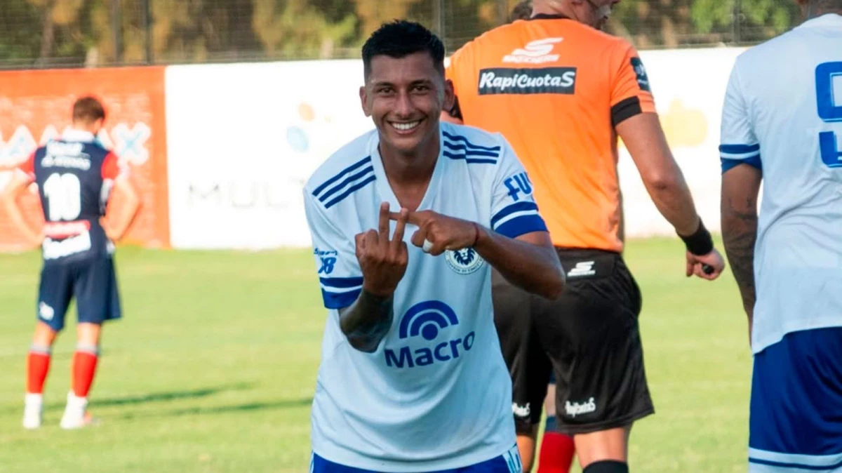 Foto:IG@LeonesdeRosarioFC. Alejo Fernández celebra el gol que le dio la victoria a Leones FC ante Central Córdoba, en duelo de equipos rosarinos