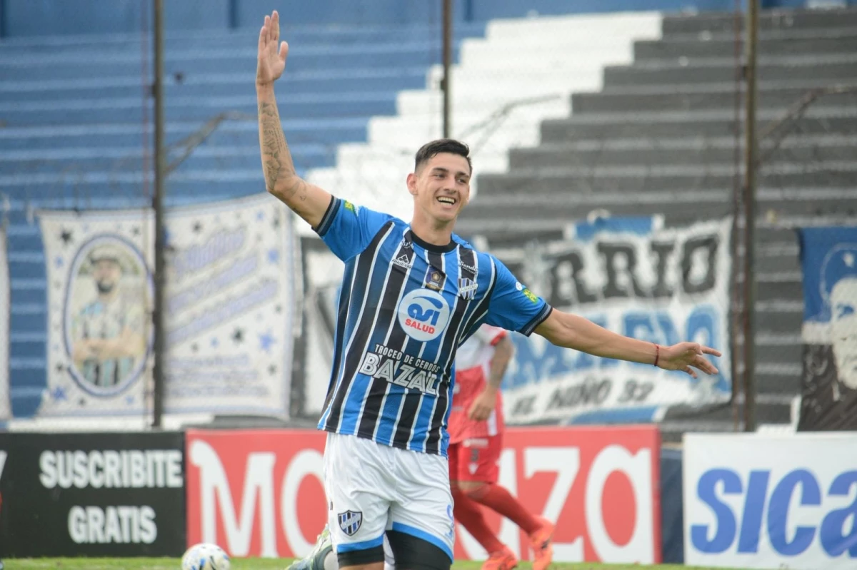 Foto:@almagroficial. El delantero Mateo Benegas festeja el segundo gol del Tricolor ante Morón