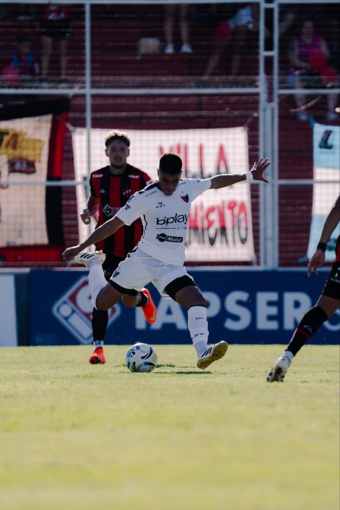 Foto:@ColonOficial. En Paraná hubo victoria de Colón con los goles de Lago y Bonansea