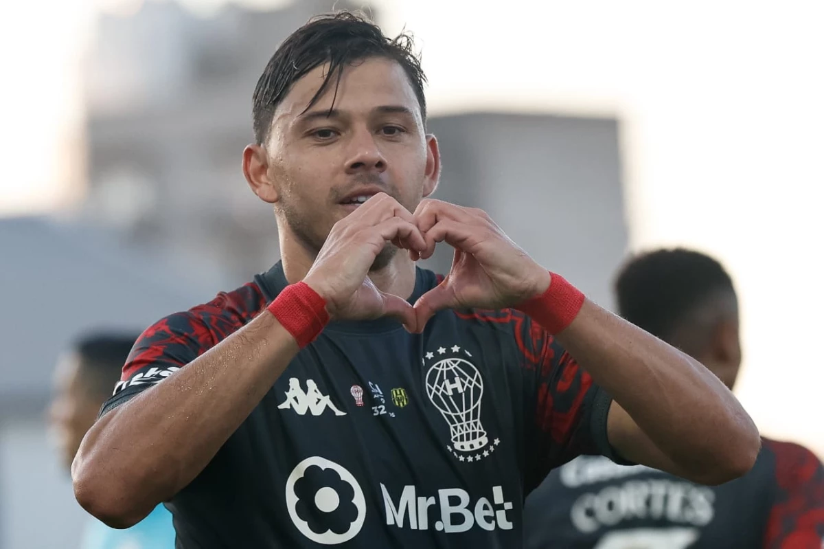 Foto: Oscar Romero convirtió para ir volviendo por sus fueros ahora en Huracán.