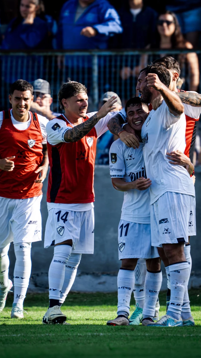 Foto:@qacoficial. Contundente triunfo de Quilmes en la Isla Maciel: 3-0 a San Telmo