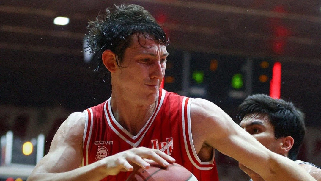 Foto: Instituto no pudo sostener su ritmo creciente en Córdoba y Peñarol llegó desde Mar del Plata para vencerlo con holgura.