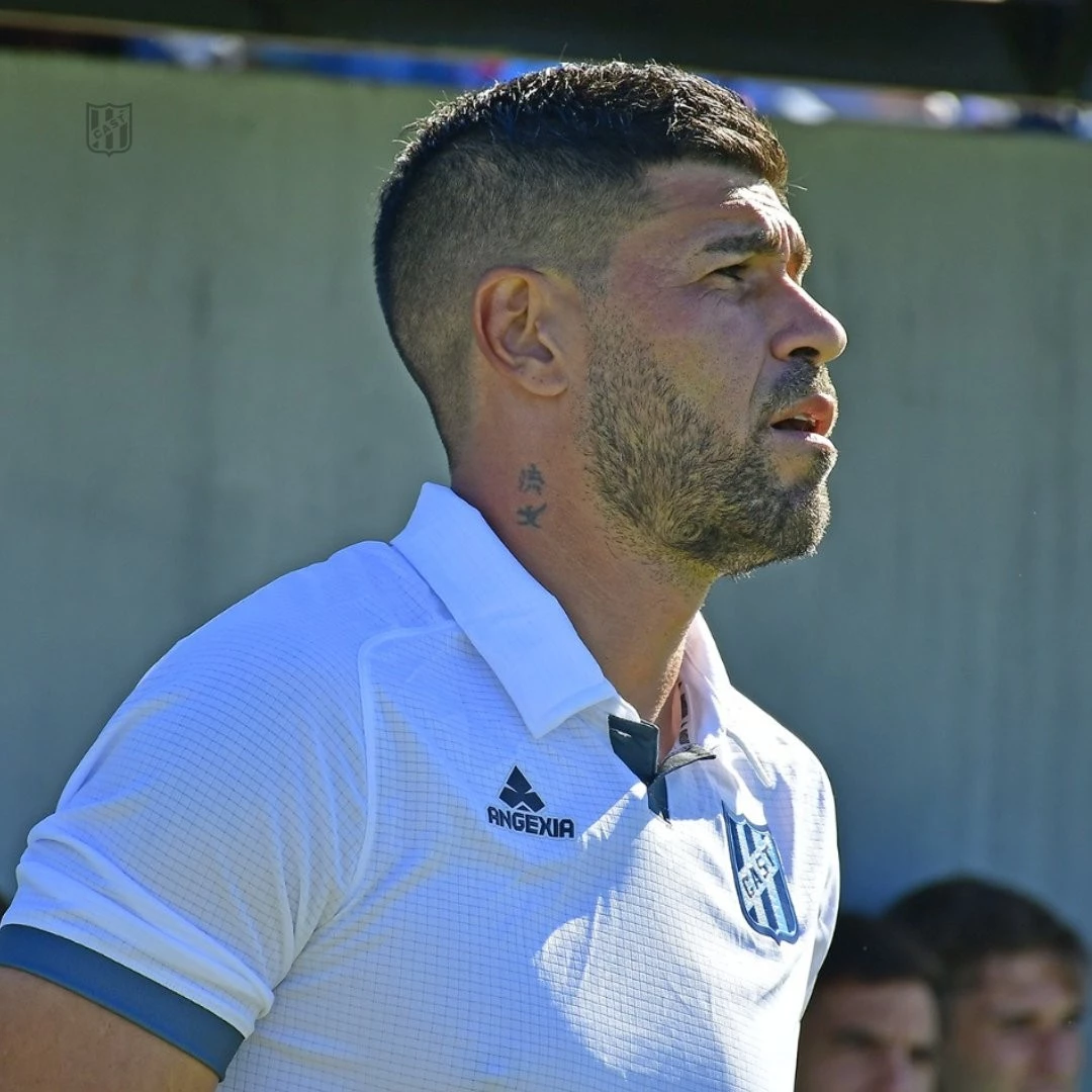 Foto:@PrensaSanTelmo. Marcelo Perugini dejó su cargo en el Candombero, luego de la caída 0-3 con Quilmes