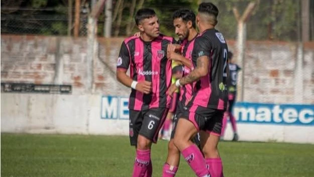 Escobar Fútbol Club igualó ante Sportivo Las Parejas en el cierre de la segunda fecha del Federal A. Foto: prensa Escobar Fútbol Club.