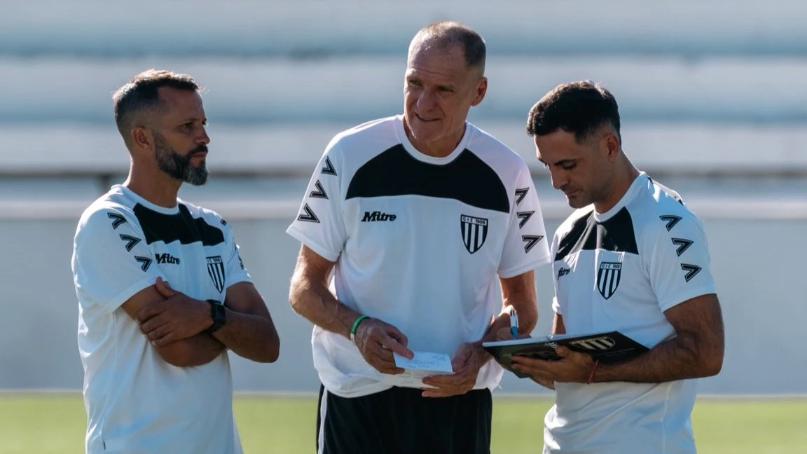 Foto:@GimnasiaMendoza. El DT Darío Franco, junto a sus colaboradores, pretende que Gimnasia “sepa a lo que se juega”