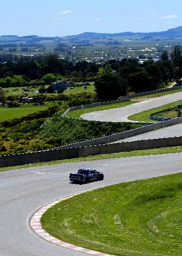 Foto:Prensa ACTC. Inspección a las obras que se realizan en el autódromo de Balcarce