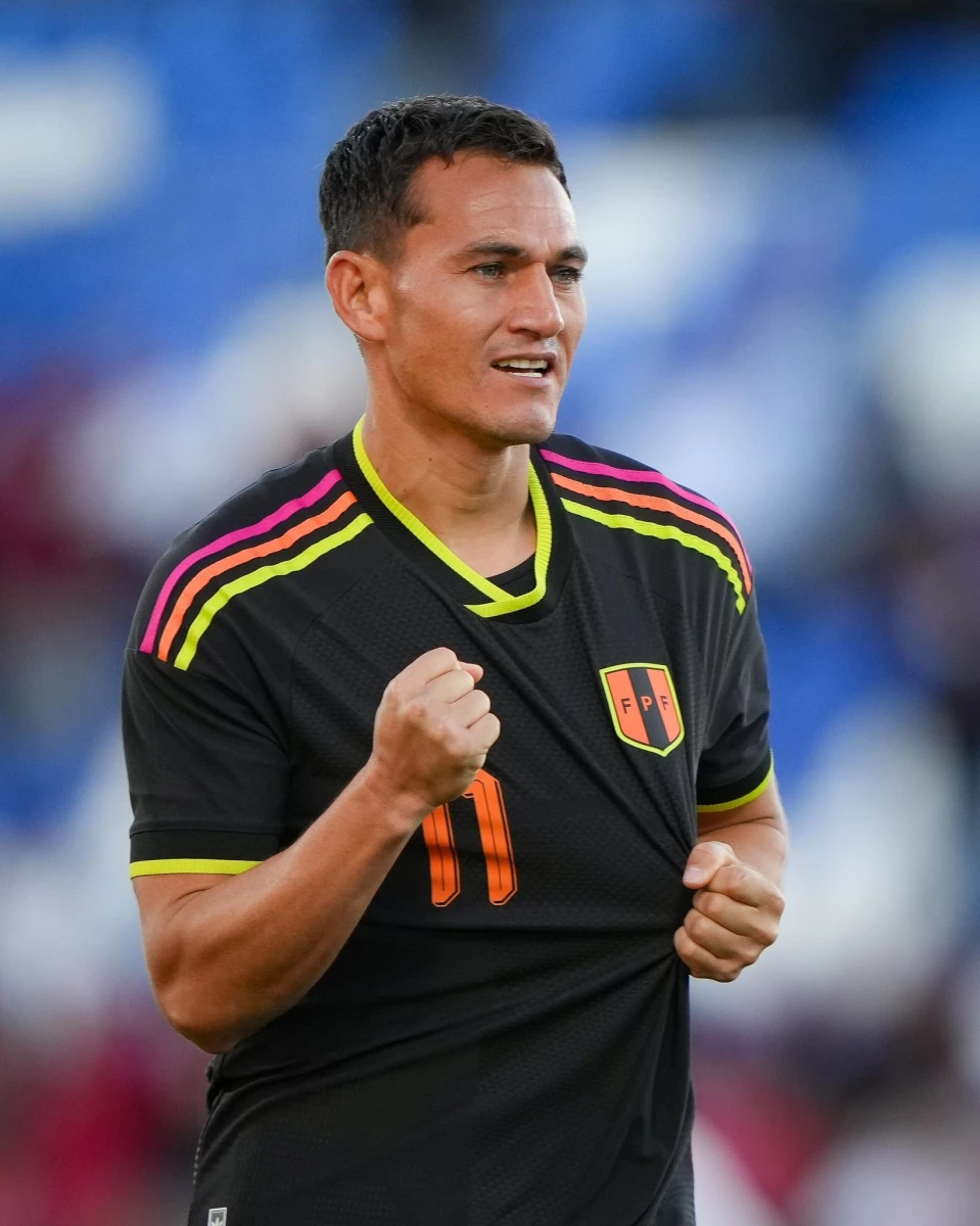 Foto:@SeleccionPeru. El delantero Jairo Vélez (nacido en Ecuador y nacionalizado) marcó por duplicado en el combinado peruano