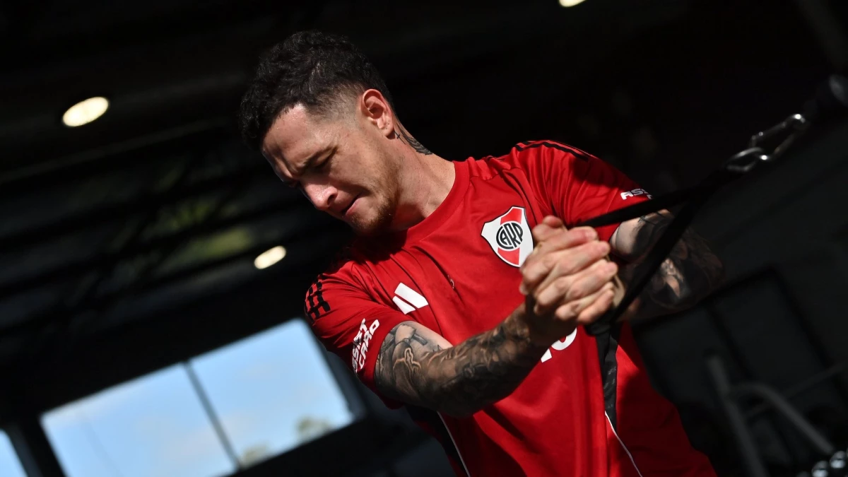 Foto: River. Anibal Moreno hace fuerza para poder jugar su primer superclásico tras la lesión contra Racing&nbsp;