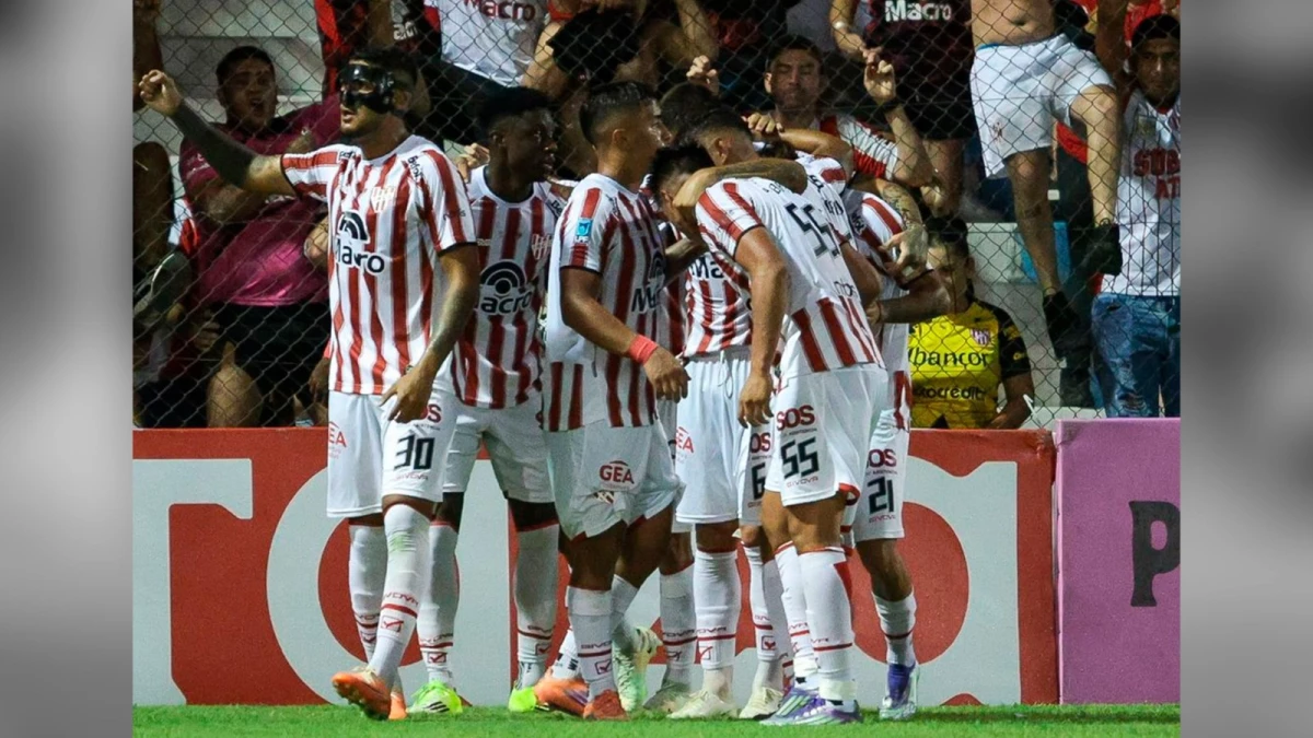 Foto:@Copa_Argentina. Los jugadores de Instituto festejan el primer gol conseguido por un cabezazo de Galeano en contra. La Gloria venció por 2-0 a Atlanta y pasó de ronda