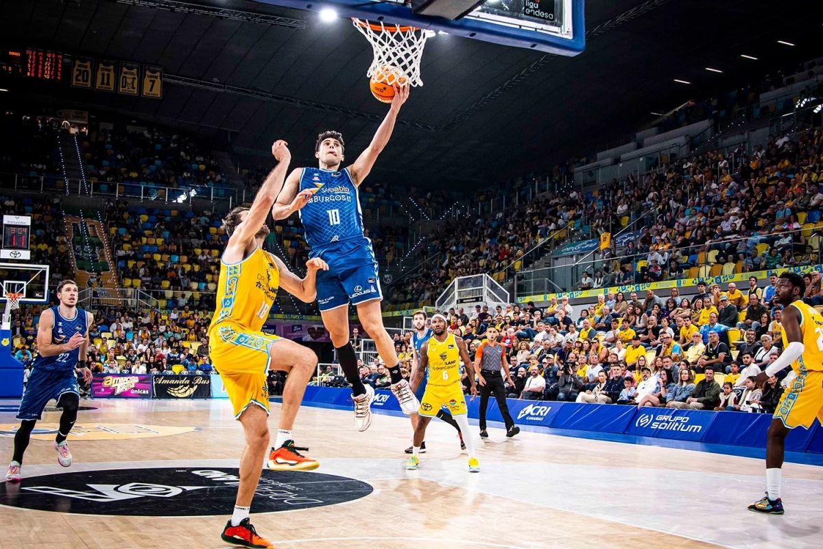Foto:@SanPabloBurgos. El chaqueño Gonzalo Corbalán, con 27 tantos, fue la figura excluyente en la victoria del Burgos ante Gran Canaria