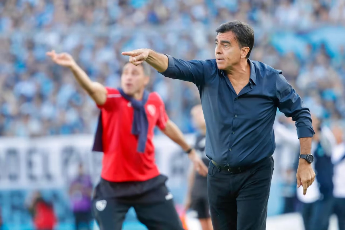 Foto: Archivo. Gustavo Quinteros, entrenador de Independiente, reconoció haber “ligado” en el clásico de Avellaneda