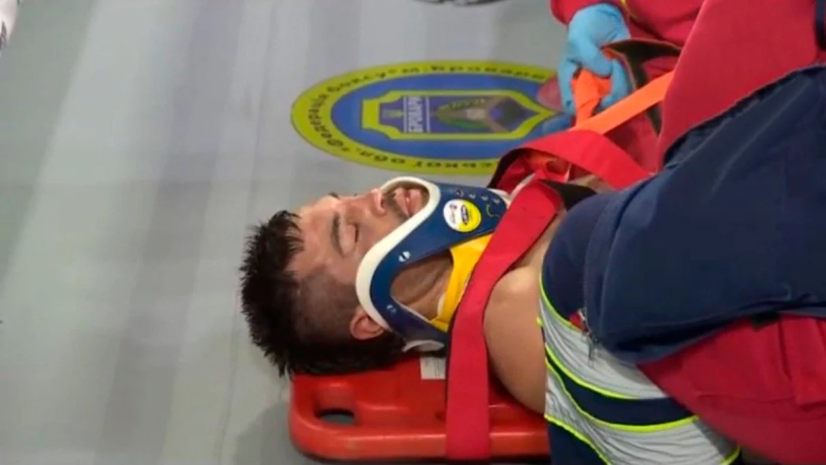 Foto:@nachoiribarren. El boxeador argentino se retiró con cuello ortopédico, tras el golpe que recibió en la nuca