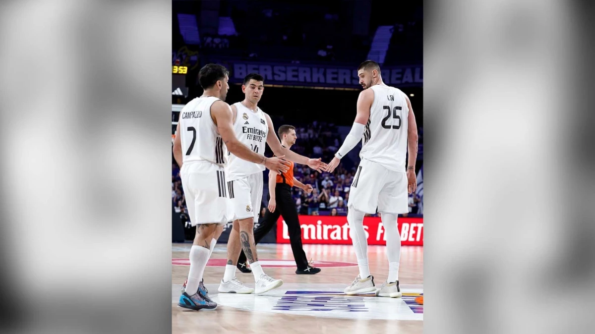 Foto:@RMBaloncesto. Los argentinos Campazzo (7) y Deck (14) aportaron para la victoria de Real Madrid. El pivote Len (25) resultó la figura con 17 tantos