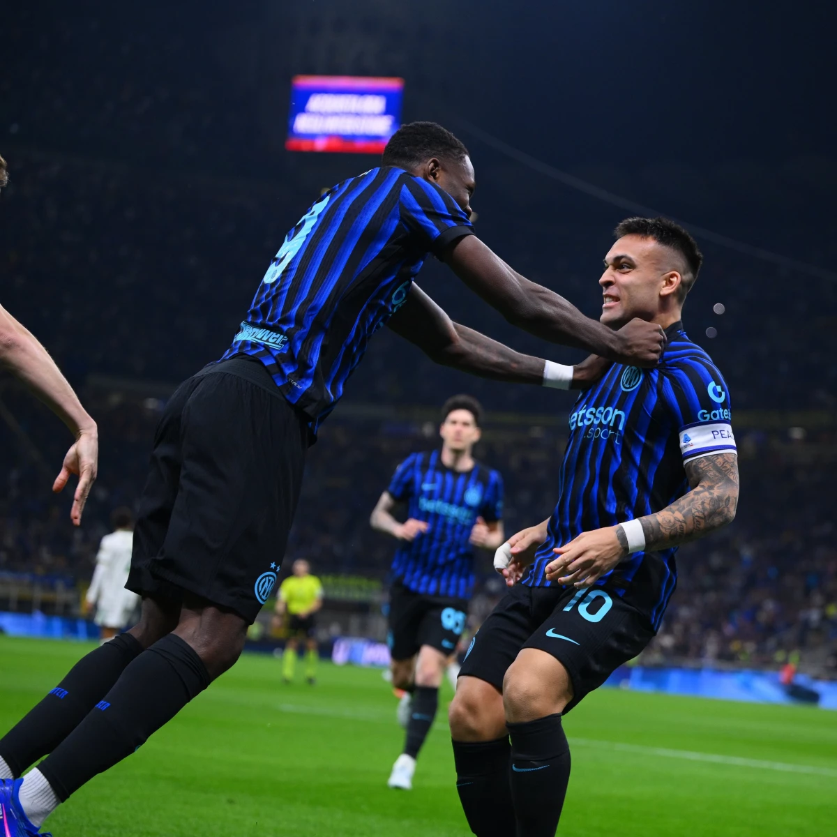 Foto:@Inter. Los dos mejores en la victoria del Inter: el francés Marcus Thuram y el bahiense Lautaro Martínez