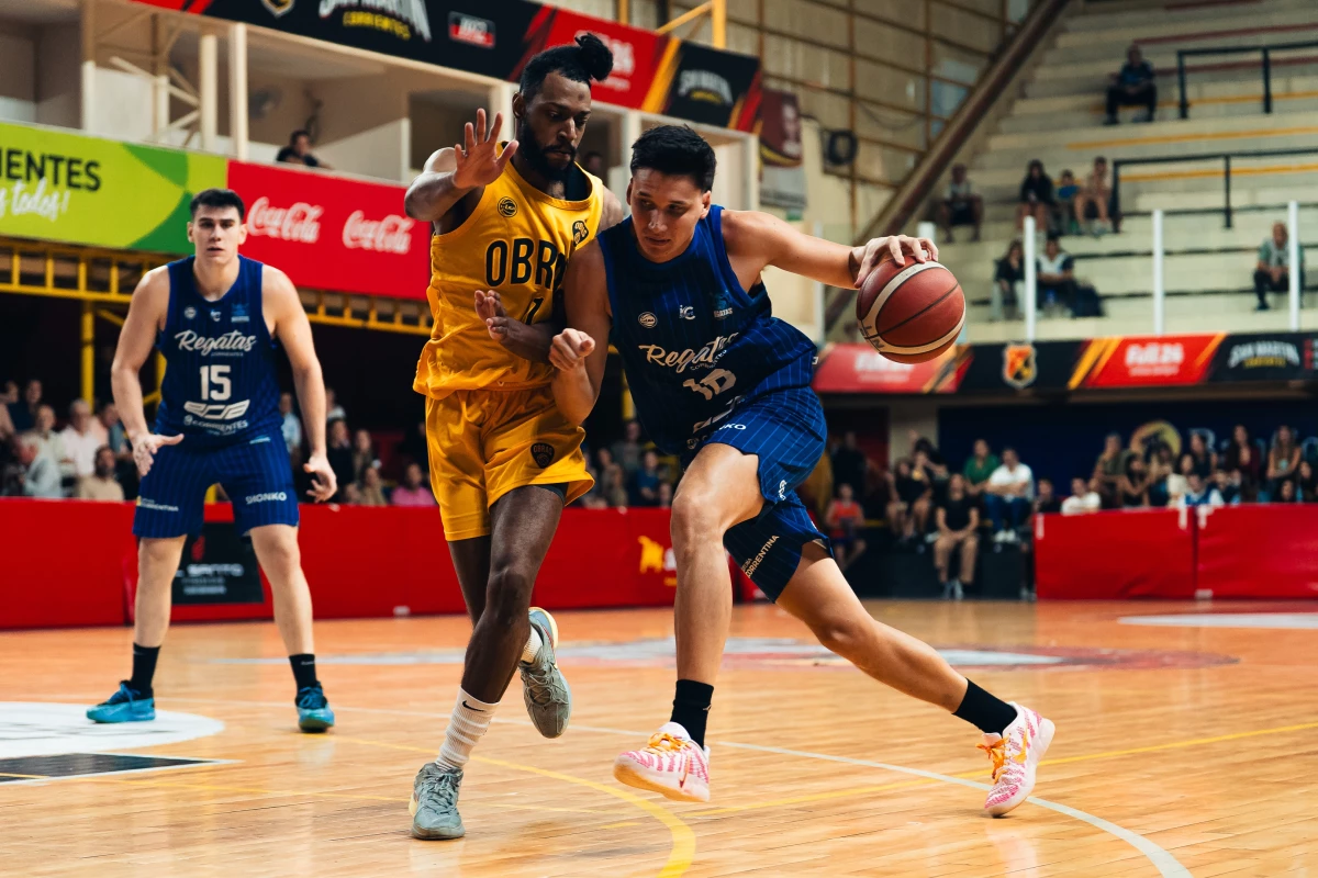 Foto: Regatas se impuso en el epílogo a Obras Basket.