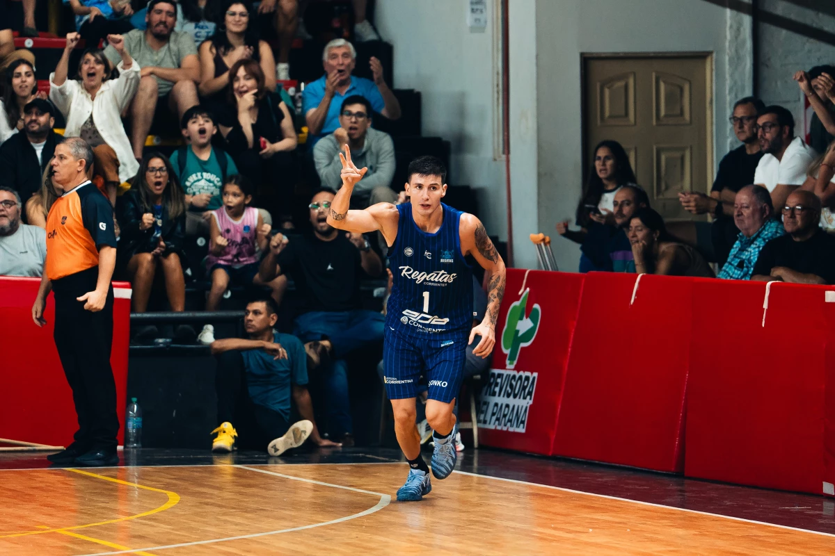 Foto: Regatas celebró un gran triunfo sobre Obras en Corrientes.