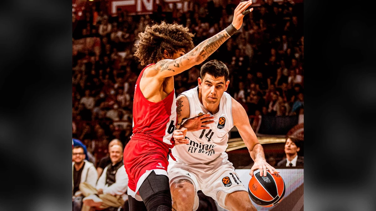 Foto:@RMBaloncesto. El santiagueño Gabriel Deck encestó 9 unidades y tomó 5 rebotes frente a Olympiacos