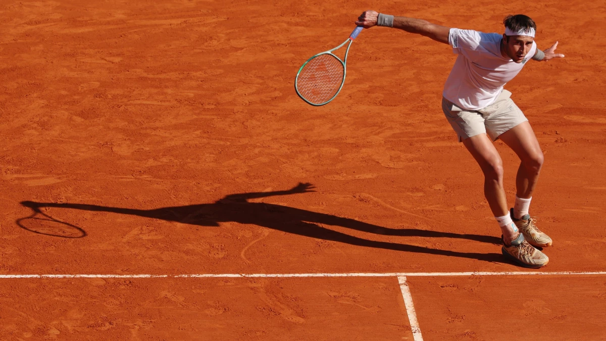 Tomás Etcheverry cumplió una gran actuación pero no le alcanzó ante el Nº 1 del mundo, Carlos Alcaraz. (Foto: @ATPTour)