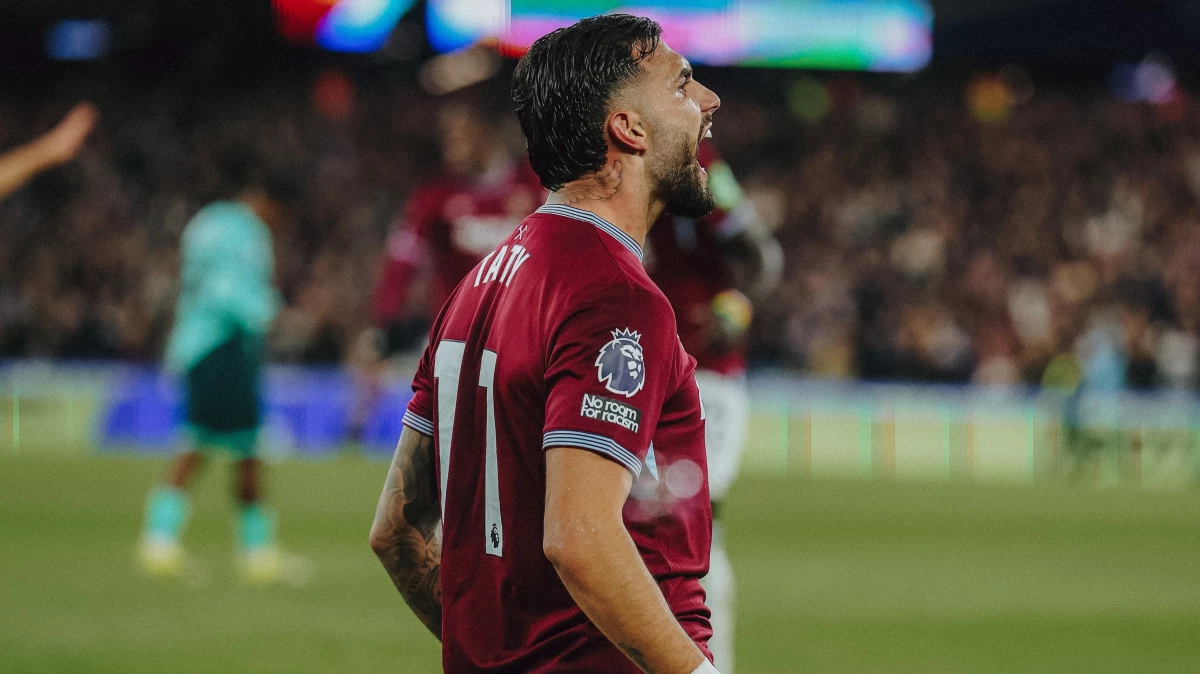 Taty Castellanos grita uno de sus goles que alejan al West Ham del descenso. foto: @westham.