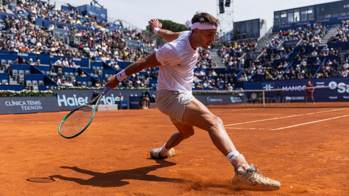 Tomás Etcheverry debutó con un triunfo en el tradicional Trofeo Conde de Godó en Barcelona. (Foto: @bcnopenbs)