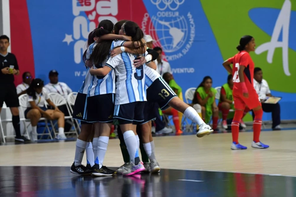 Foto: Prensa AFA. Triunfo contundente del seleccionado argentino Sub 17 de Futsal femenino en el comienzo de los Juegos Suramericanos de la Juventud 2026