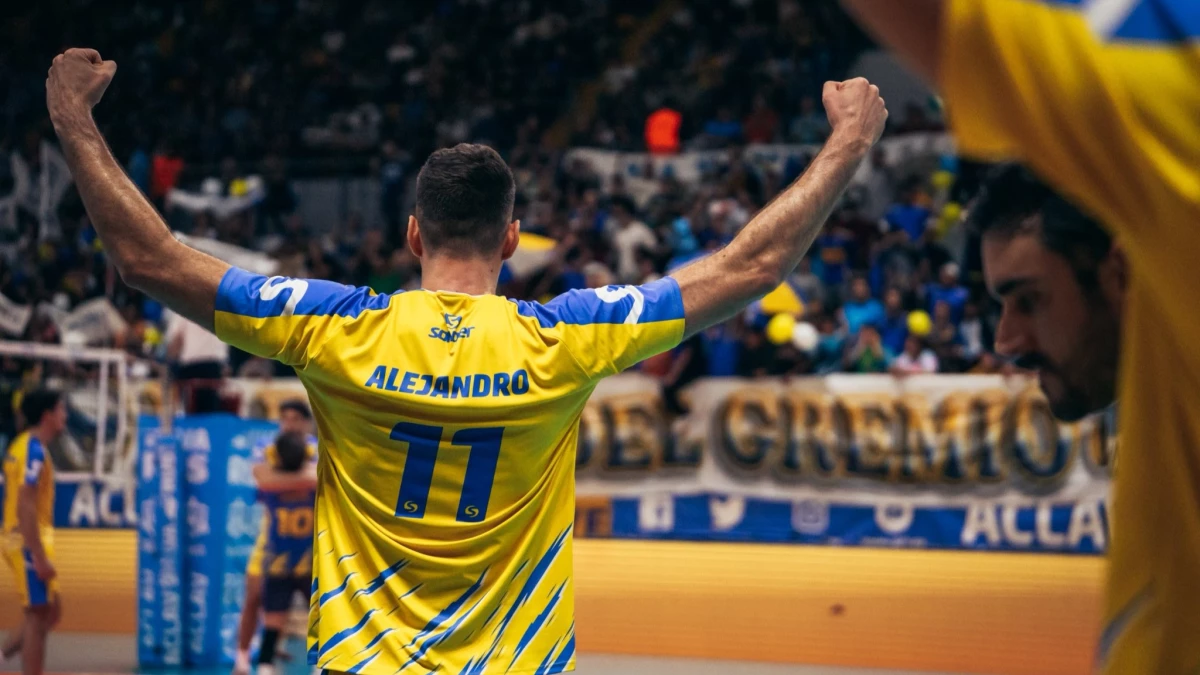 Foto: Alejandro Toro hizo honor a su apellido en una final que le devolvió a UPCN el liderazgo del vóleibol nacional ante Ciudad.