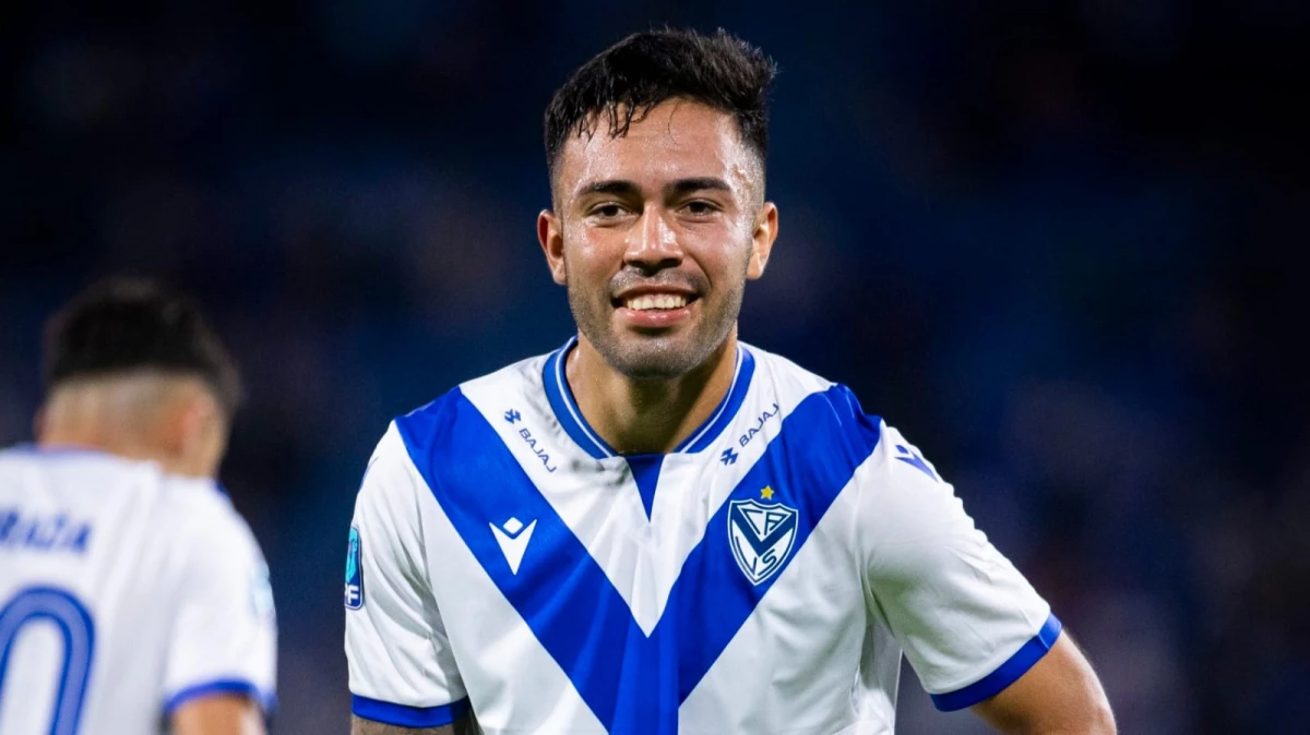 Foto: Joaquín García celebra su gol, el de la victoria de Vélez para volver a la cumbre de la Zona A del torneo Apertura.