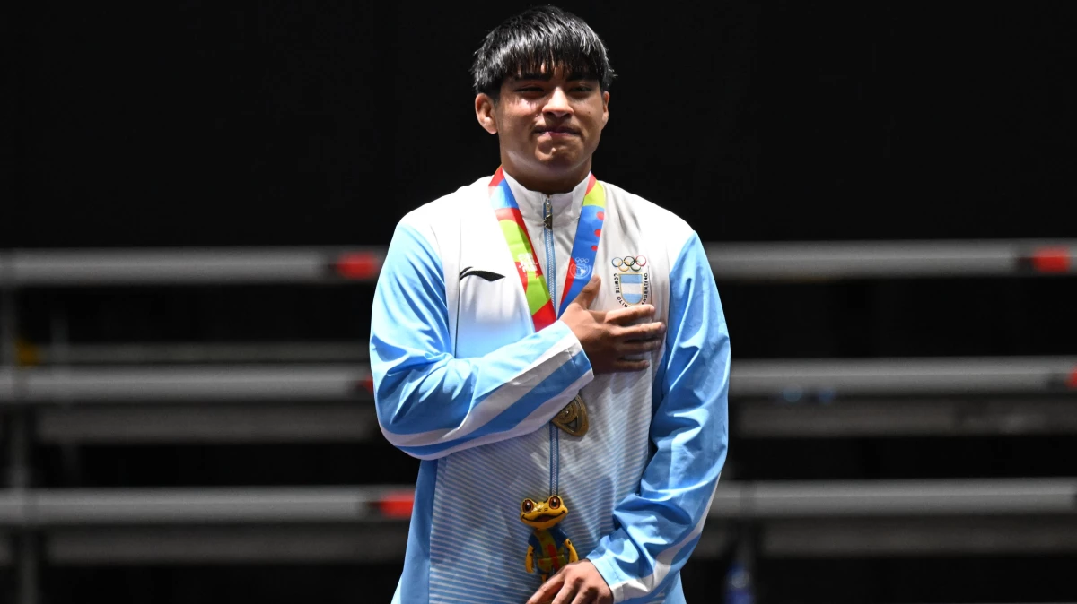 Bejamín Casas, oro en lucha libre. Foto: Prensa COA.