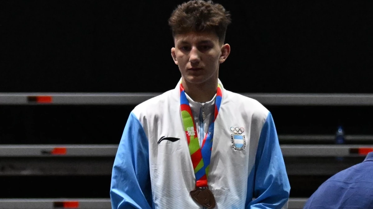 Santiago Chrisjohn, bronce en lucha libre. Foto: Prensa COA.