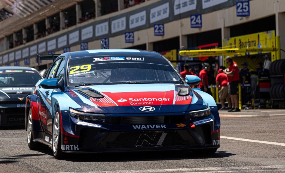 Foto: @TCRSouthAmérica. El Bebu Girolami tendrá como acompañante en la conducción al brasileño Gaetano Di Mauro