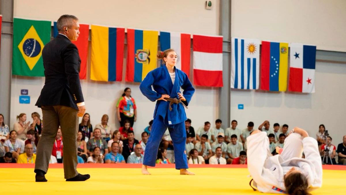 Maia Panunzio, con solo 15 años, realizó un gran Suramericano con su presea de plata | Foto: Prensa COA