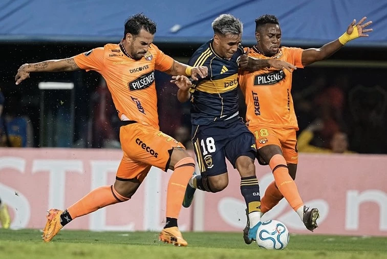 Foto de Boca Juniors (X). Milton Delgado fue el equilibrista del medio campo boquense.