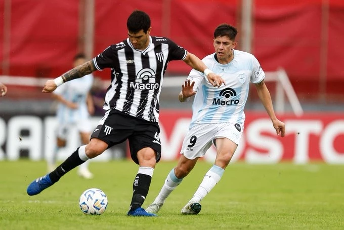 Gimnasia de Mendoza y Gimnasia y Tiro de Salta no se sacaron ventajas y llevaron la serie a los penales. Foto: @Copa_Argentina