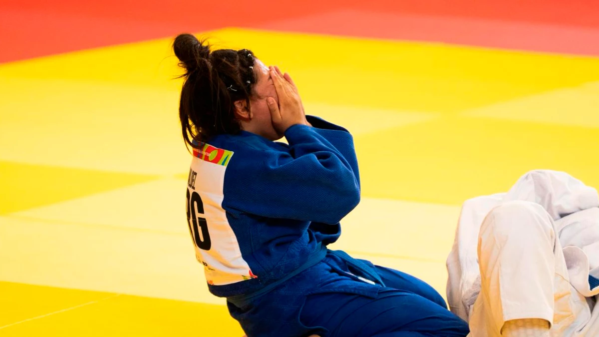 Valdez y su celebración en el tatami de la Ciudad Deportiva Irving Saladino | Foto: Prensa COA