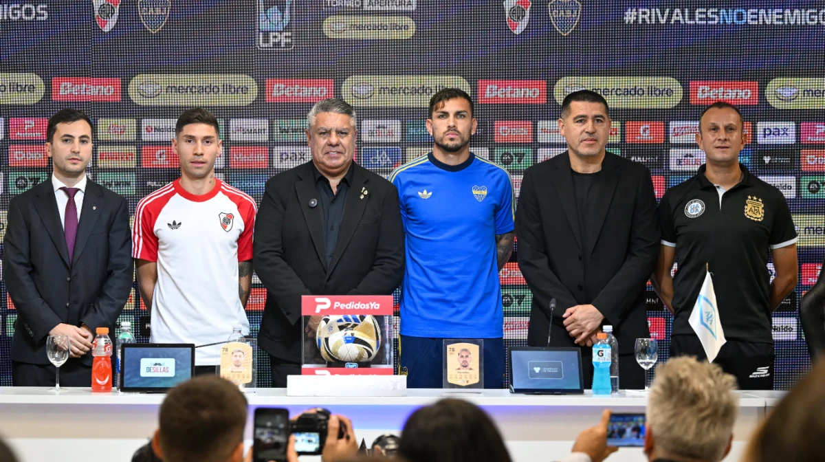 Montiel y Paredes compartieron una conferencia en el predio de la AFA (Foto: X@LigaAFA).