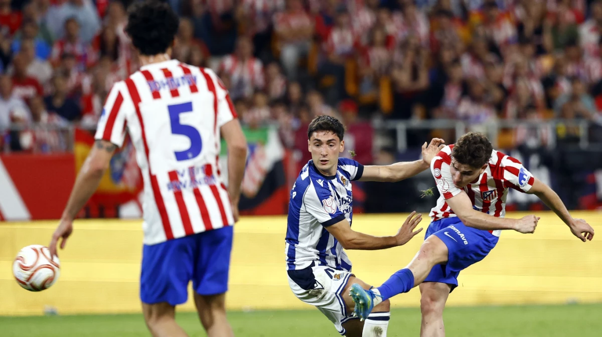 Julián sca su zurda magica y convierte su gol. foito: @rfef.