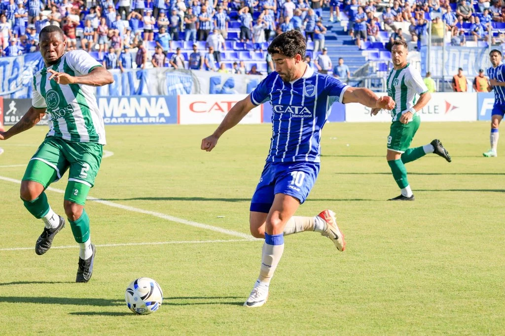 Foto:@ClubGodoyCruz. En Mendoza no se sacaron ventajas el Tomba y el Trueno Verde