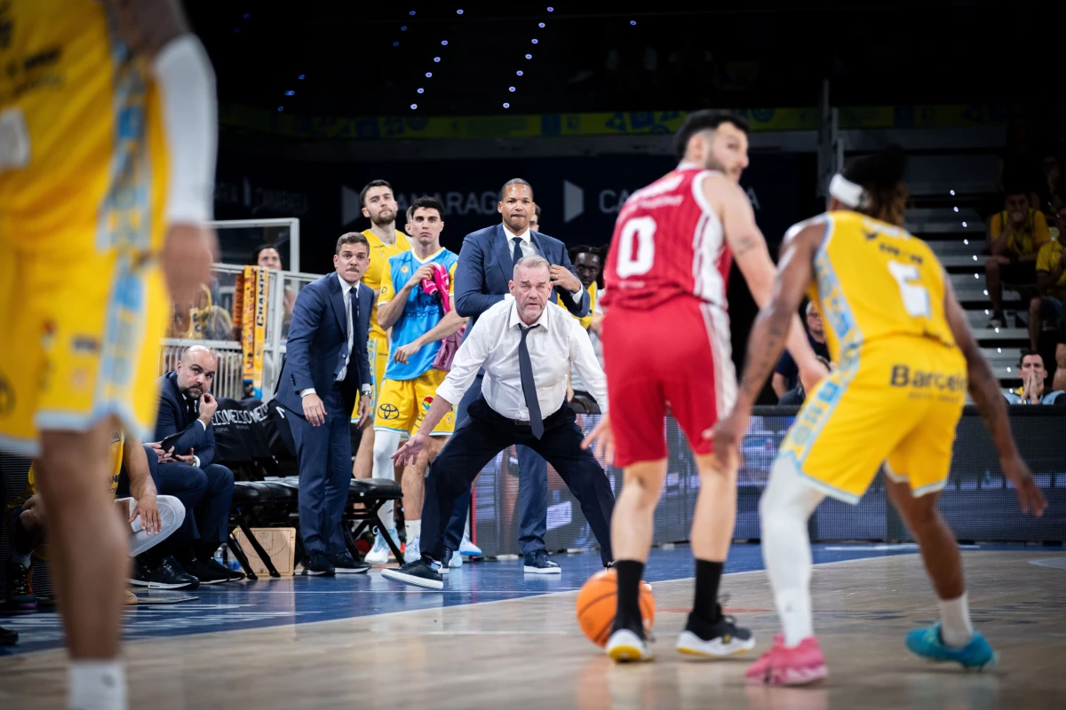 Foto:@GranCanariaCB. El entrenador bahiense Néstor ‘Che’ García acumuló su segunda caída en hilera en la Liga Endesa.&nbsp;